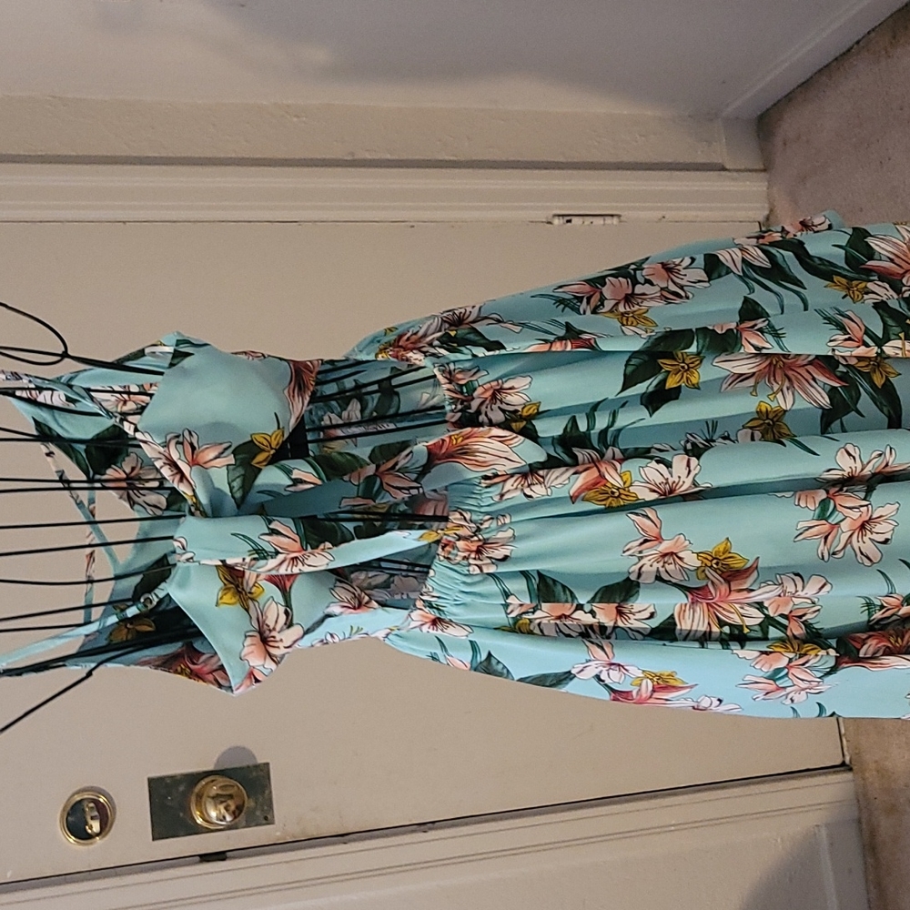 Dress - Picture 2 of 4